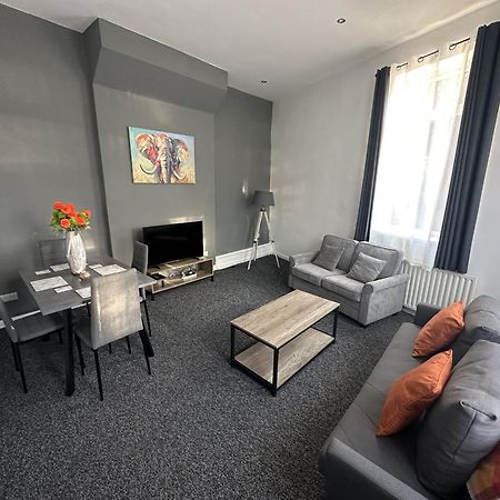 Large Ground Floor Apartment - South Shields - 3 Minutes From South Tyneside Hospital, 8 Minutes From Beach Luaran gambar