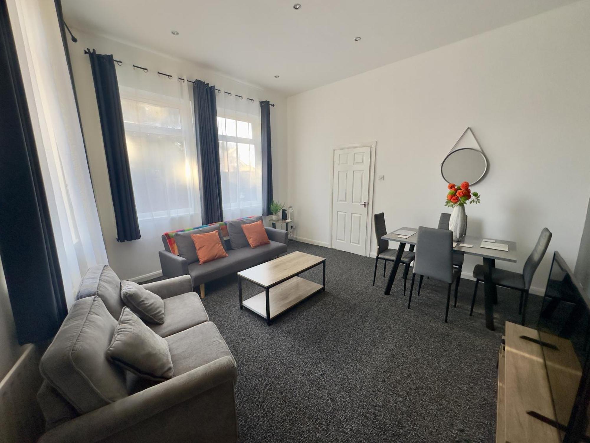 Large Ground Floor Apartment - South Shields - 3 Minutes From South Tyneside Hospital, 8 Minutes From Beach Luaran gambar