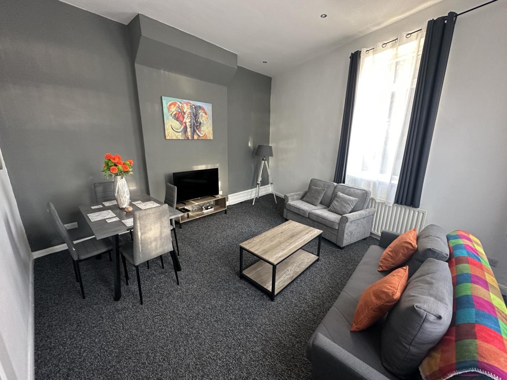 Large Ground Floor Apartment - South Shields - 3 Minutes From South Tyneside Hospital, 8 Minutes From Beach Luaran gambar